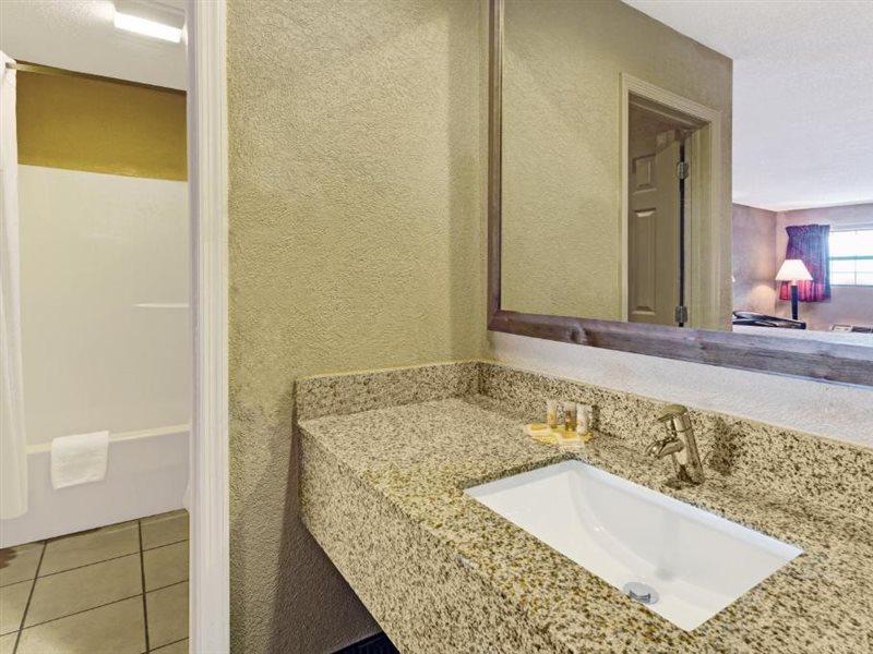 Days Inn By Wyndham Cherokee Near Casino Kültér fotó