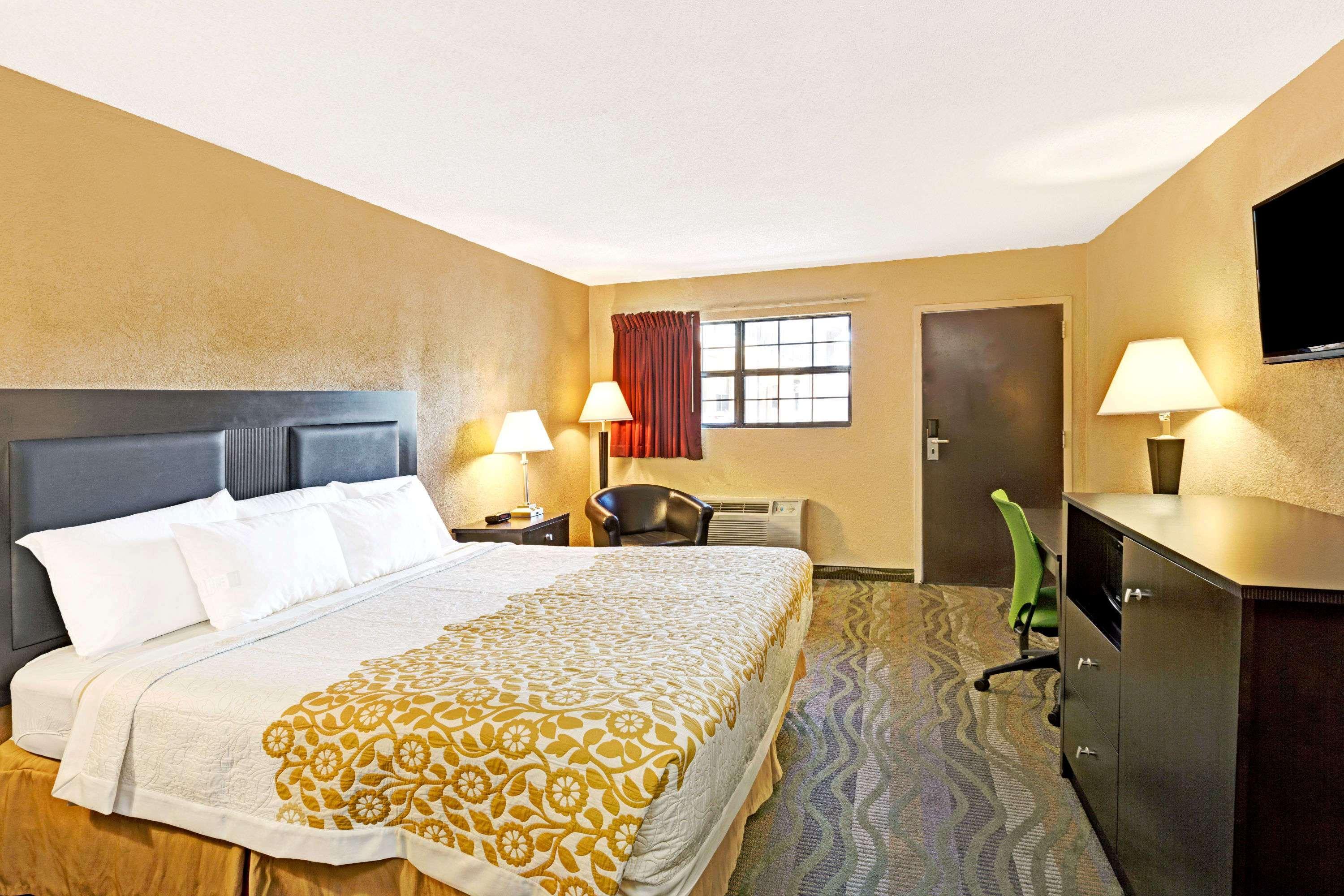 Days Inn By Wyndham Cherokee Near Casino Kültér fotó